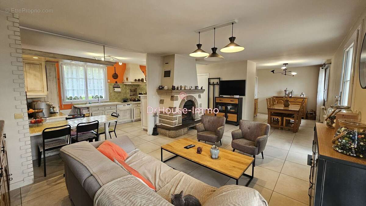 Maison à MONCE-EN-BELIN