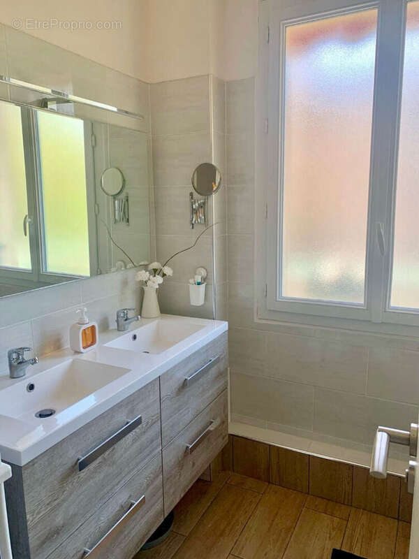 A VENDRE Appartement Enghien Les Bains 5 pièce(s) 96 m2 - photo 7