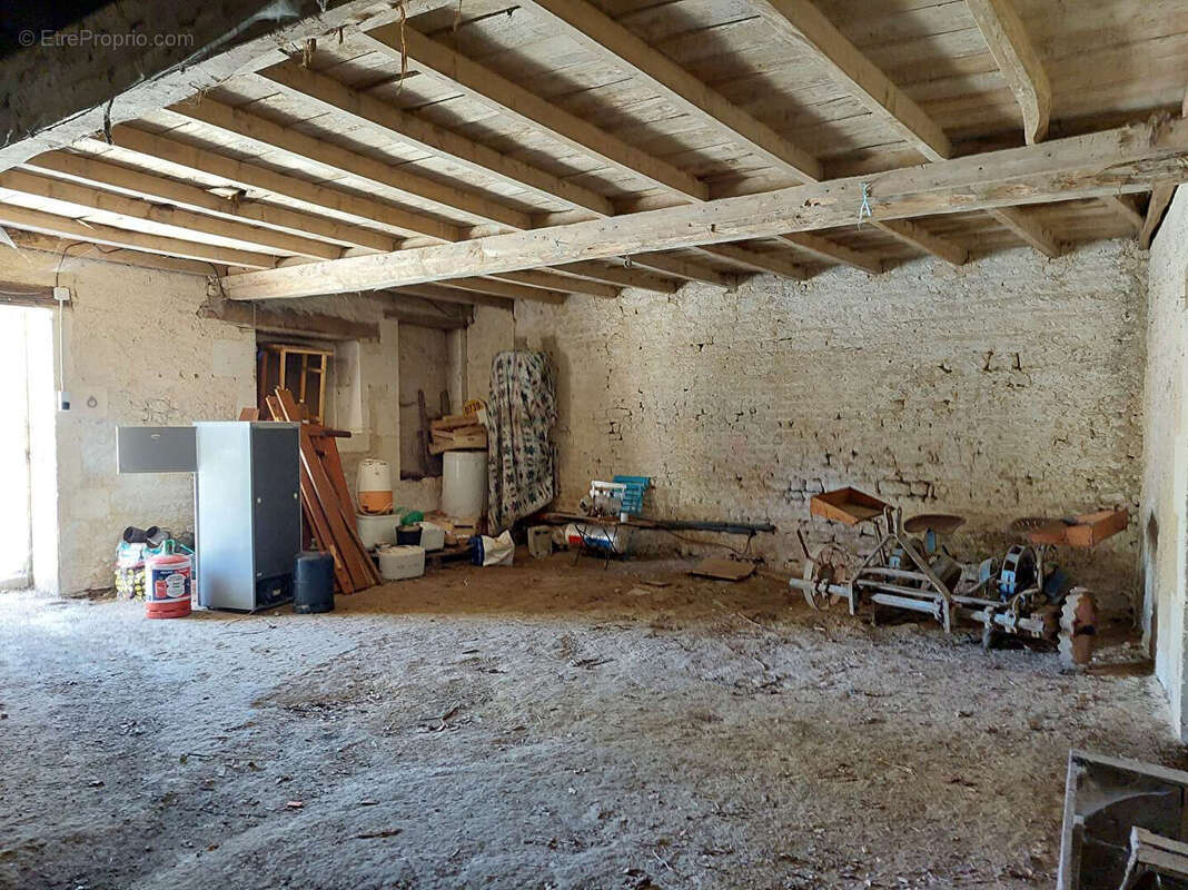 Grande grange à rénover avec permis de construire - photo 3