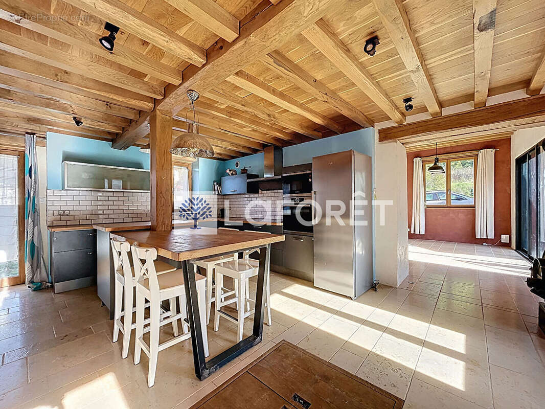 Maison à SAINT-CLAIR-DE-LA-TOUR