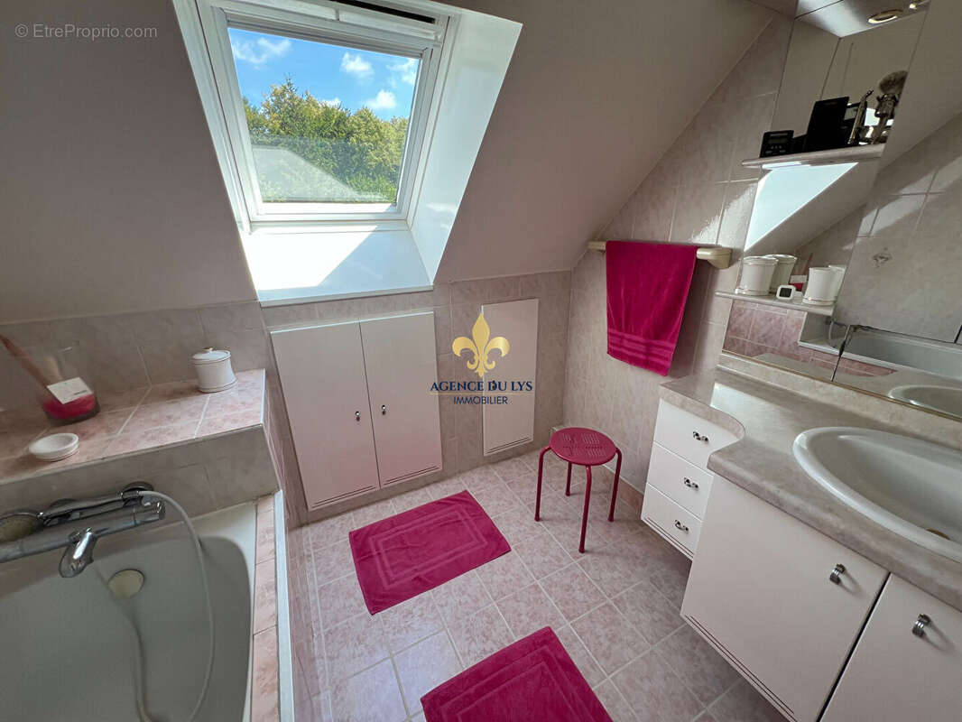 PROCHE CHANTILLY - Maison 5 pièces 138 m² avec jardin et piscine - photo 11
