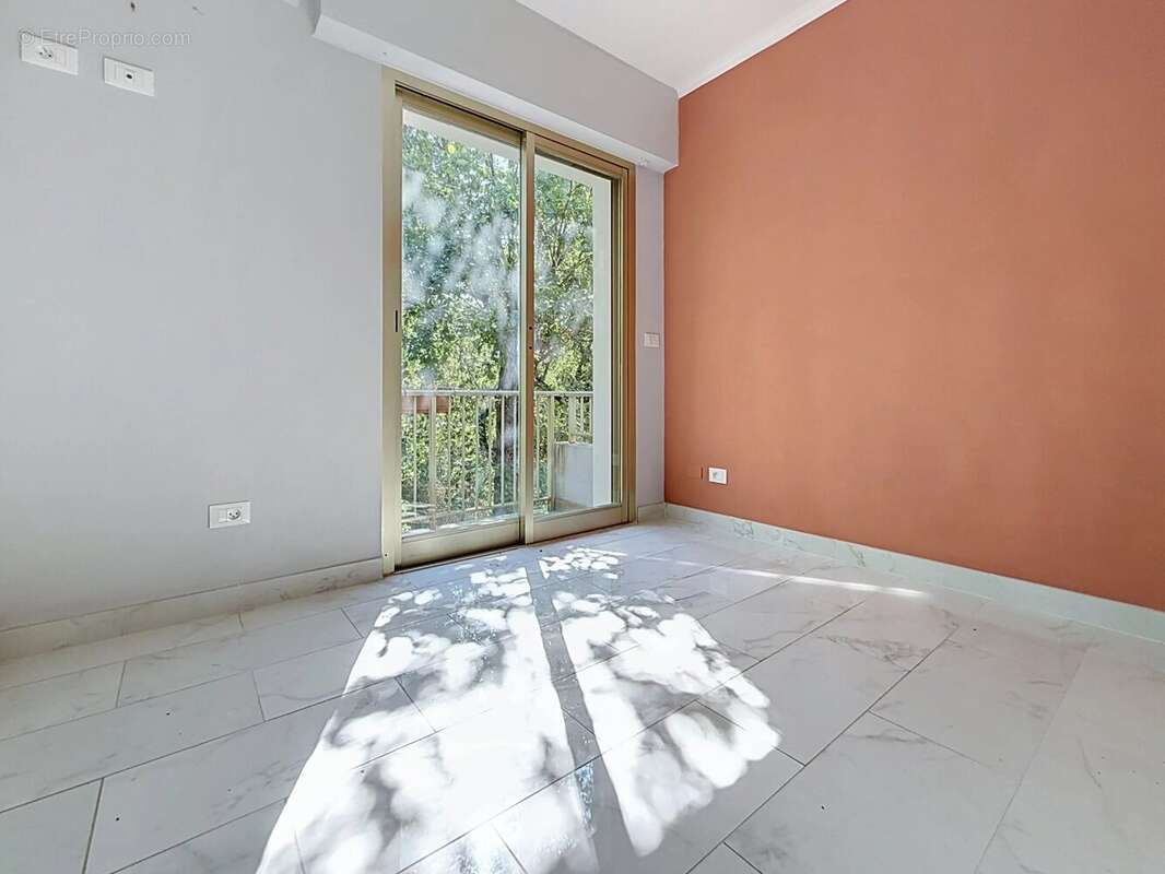 Maison 220 m² à Tourrette-Levens  - photo 7