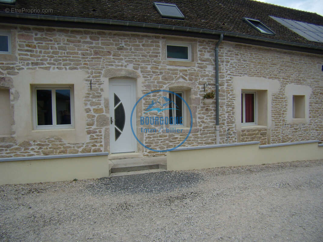 Maison à VARENNES-LE-GRAND