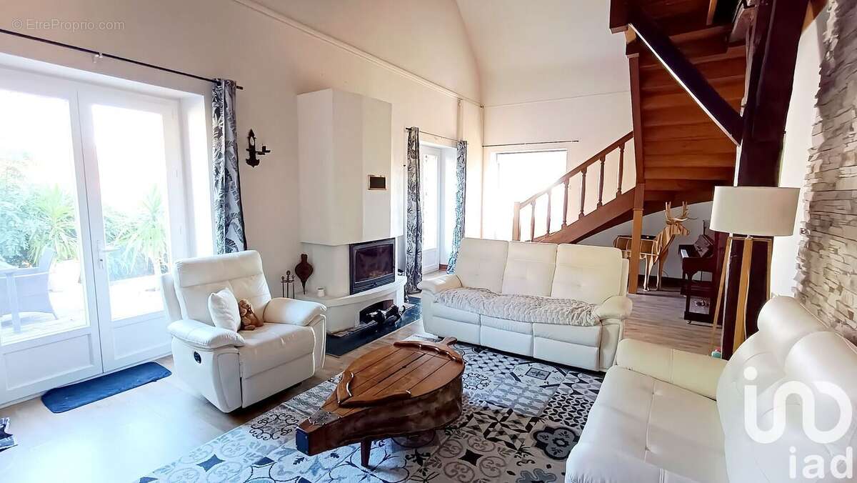 Photo 2 - Maison à SAINT-GENOU