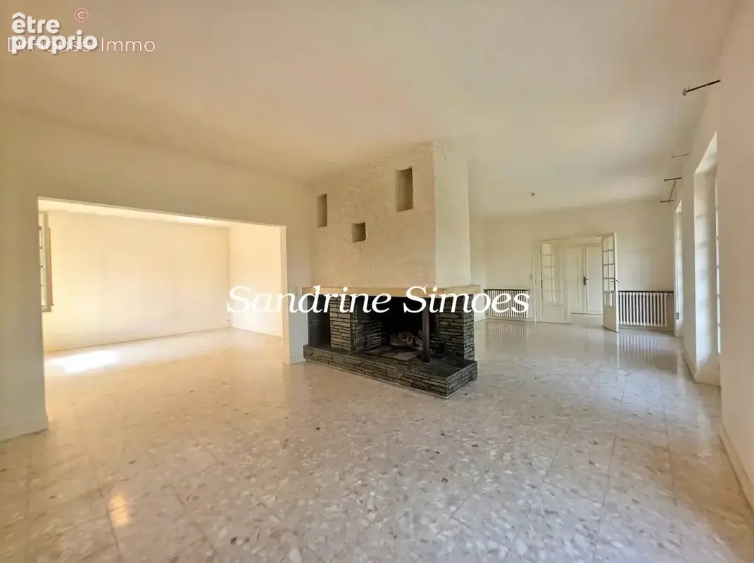 Maison 207 m² à Montmorillon  - photo 1