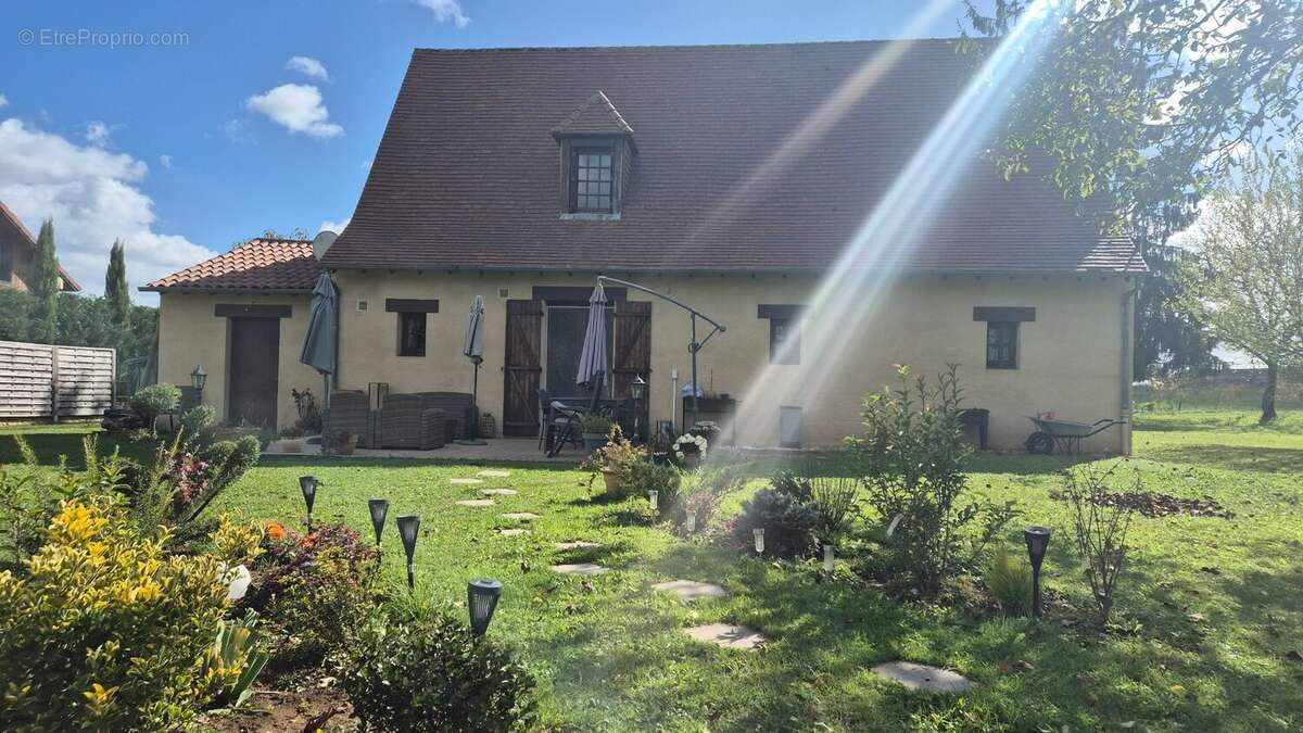 Maison à MEYRALS