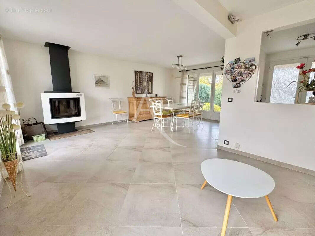 Maison à CHEVRY-COSSIGNY