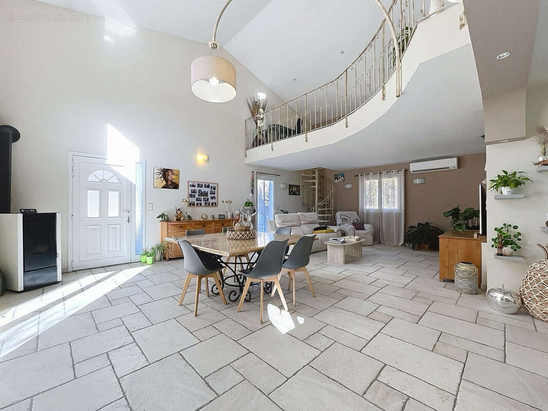 Maison d'exception sur son terrain avec piscine et vue panoramique ! - photo 6