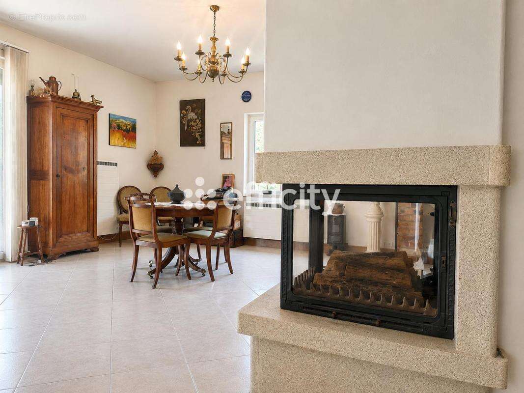 Maison 211 m² à Cenac-Et-Saint-Julien  - photo 8