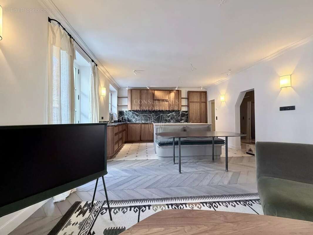 Appartement à PARIS-7E