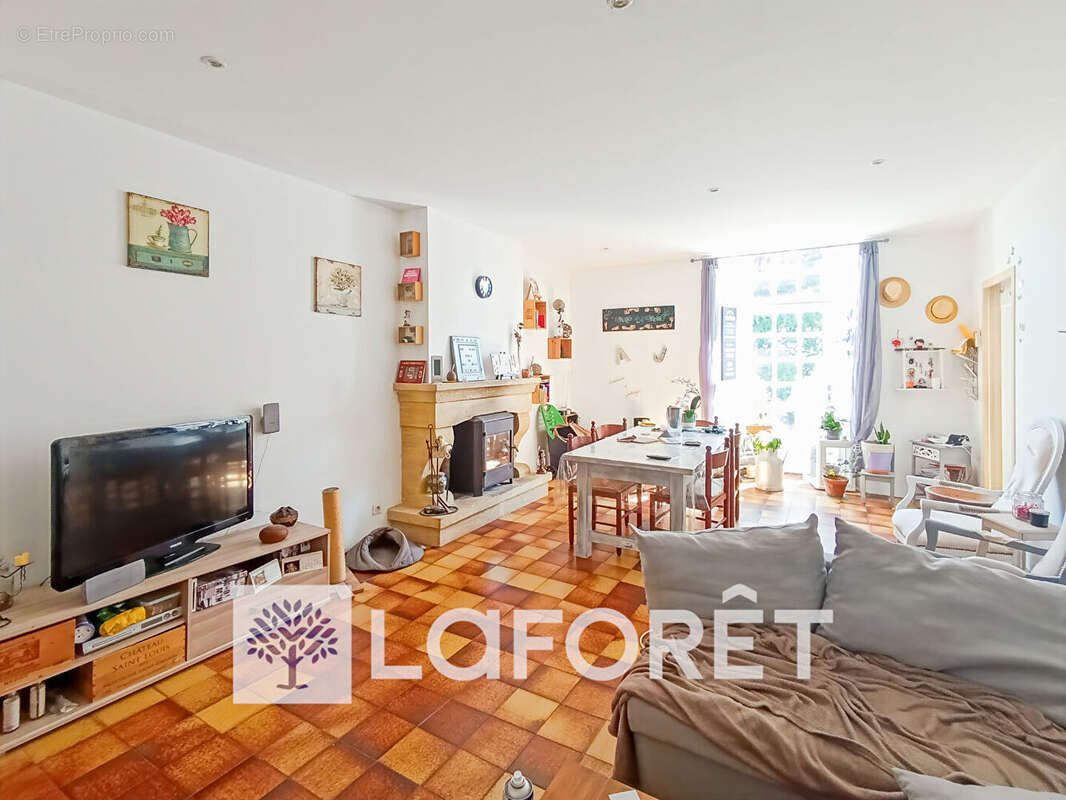 Maison à VILLARS-EN-PONS