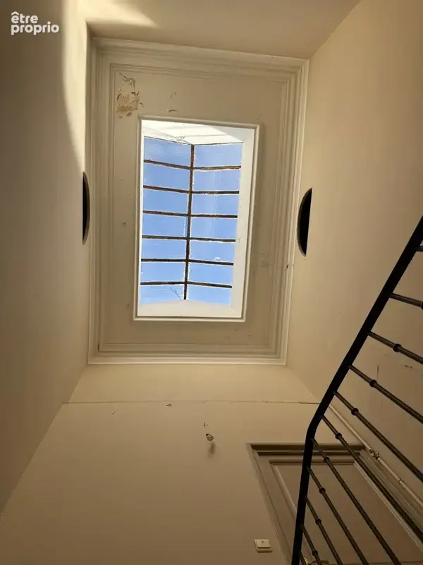 Spacieux 3 pièces avec séjour cathédrale et loggia avec vue cité - photo 7