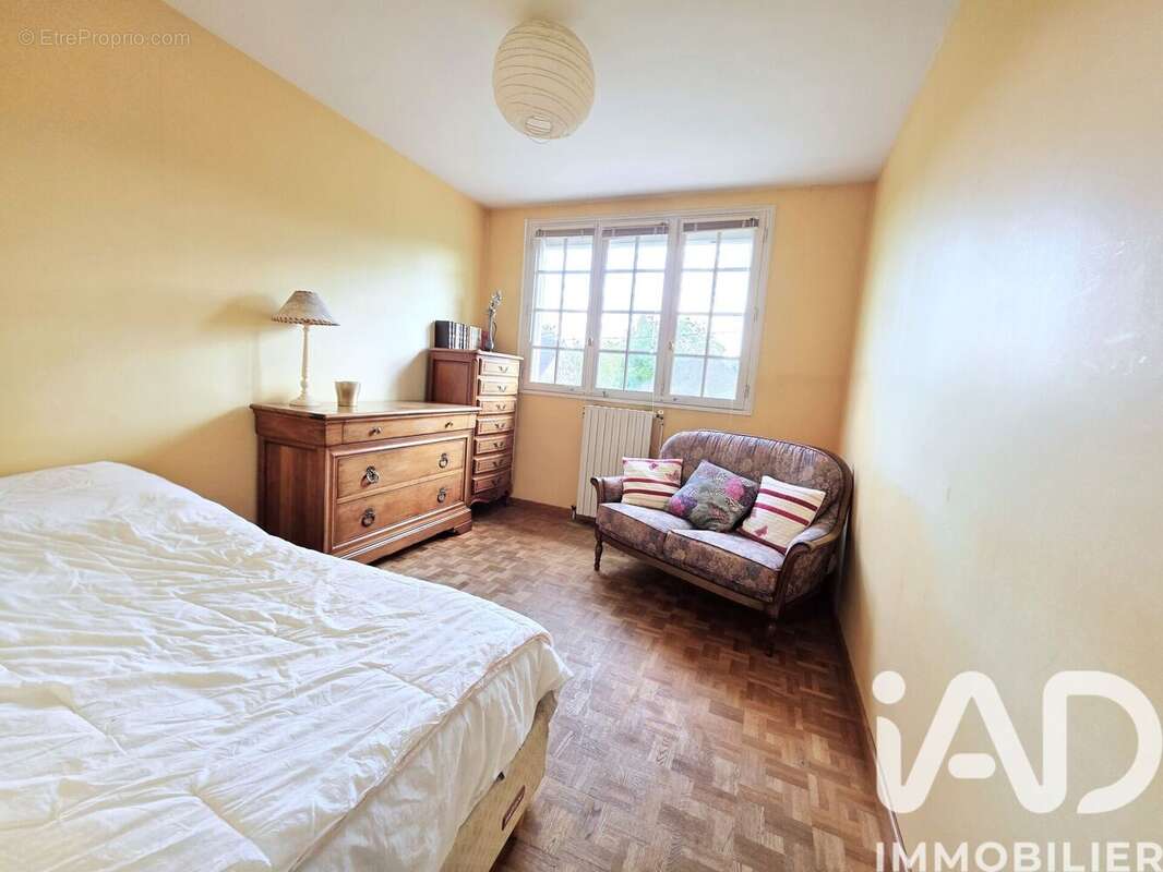 Maison 140 m² à Saint-Arnoult-En-Yvelines  - photo 6