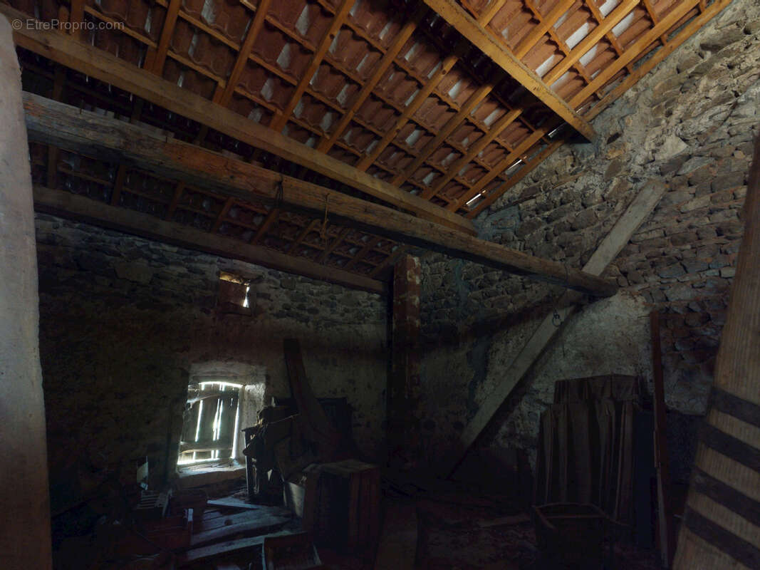 Maison avec grange et exterieur, a renover - photo 8