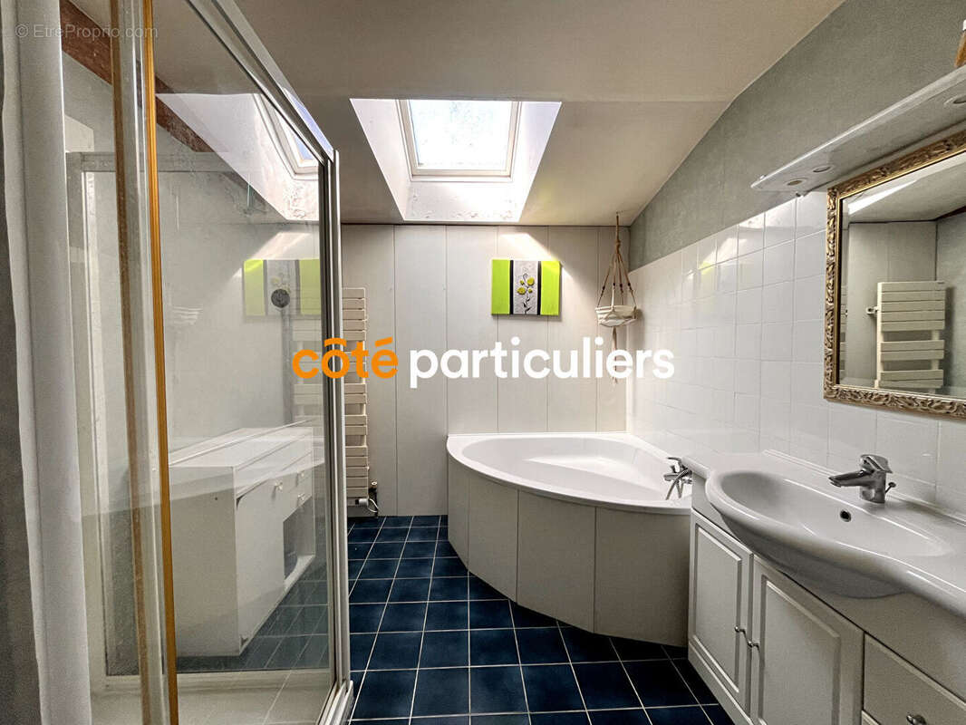 Le poiré-sur-vie -- demeure du xviii siècle -- 310 m² habitables -- 14 pièces -- piscine -- 2 logements -- proche commerce - photo 9
