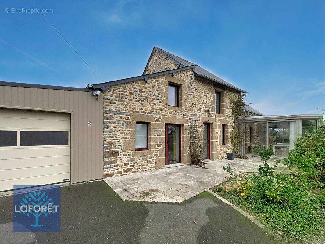 Maison à SAINT-CHRISTOPHE-DES-BOIS