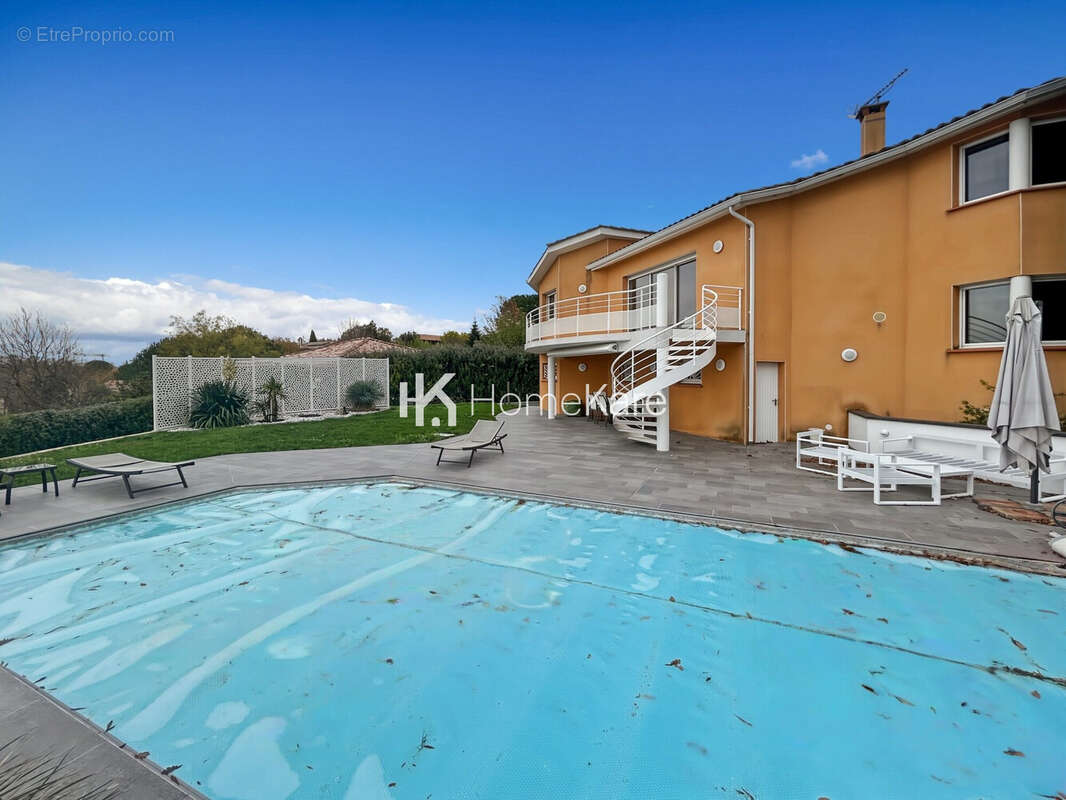 Maison à MONTAIGUT-SUR-SAVE