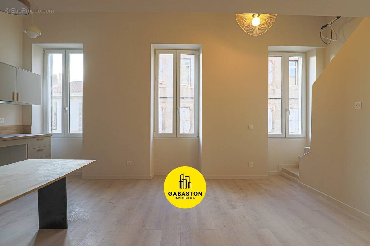 Appartement à MARSEILLE-4E
