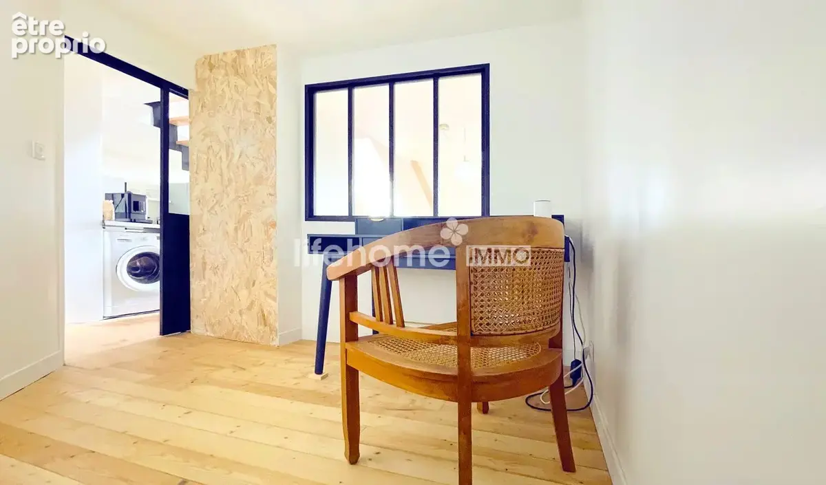 Le bureau et un volume de rangements à aménager