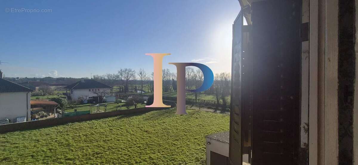 Maison à POUILLY-SOUS-CHARLIEU