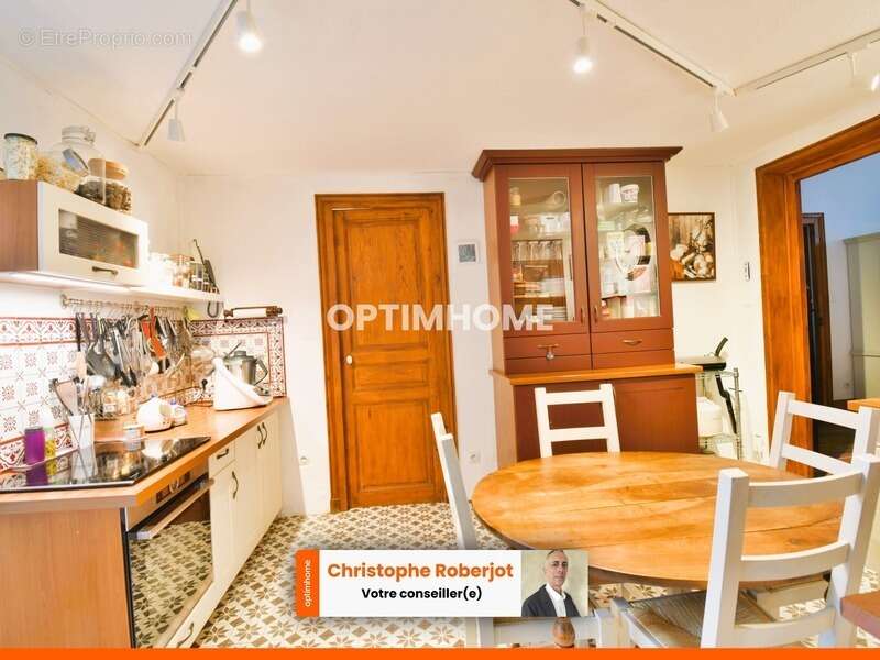 Votre projet familial ou l’opportunité de transformation en bureaux ou cabinet médical + appartements indépendants au 1er et cré - photo 3