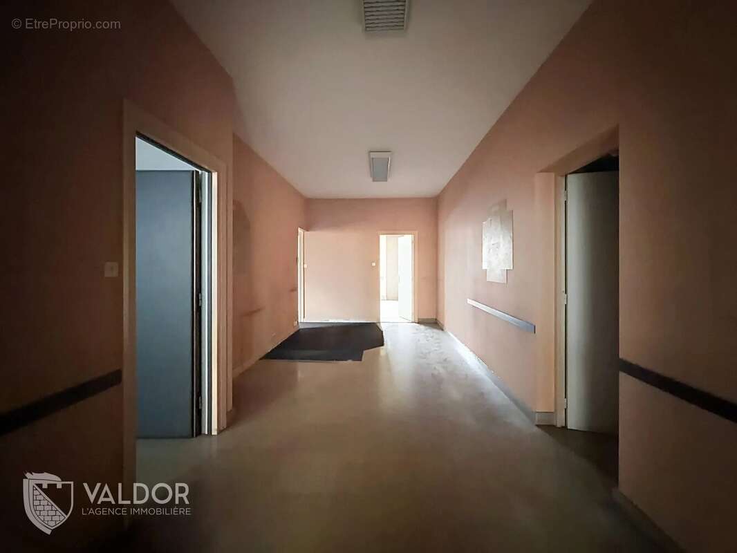 Local commercial en plein coeur du village - photo 9
