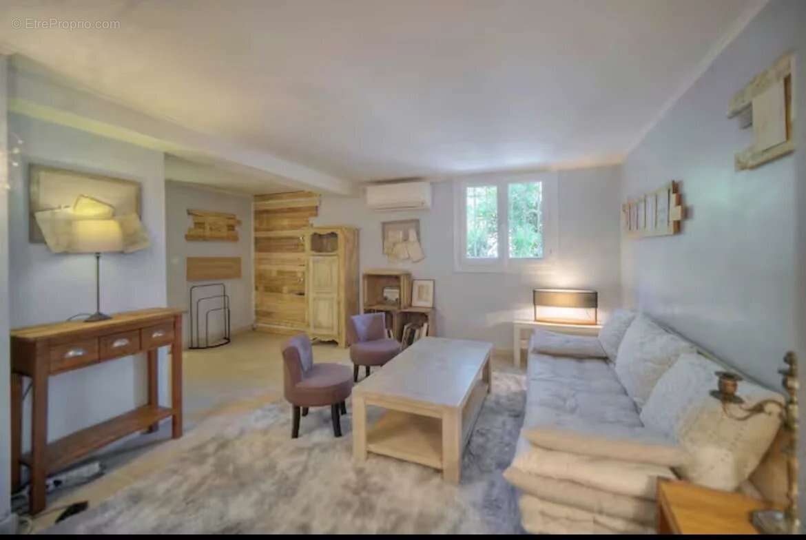 Villa de caractère -5 chambres dans une rue au calme - photo 18