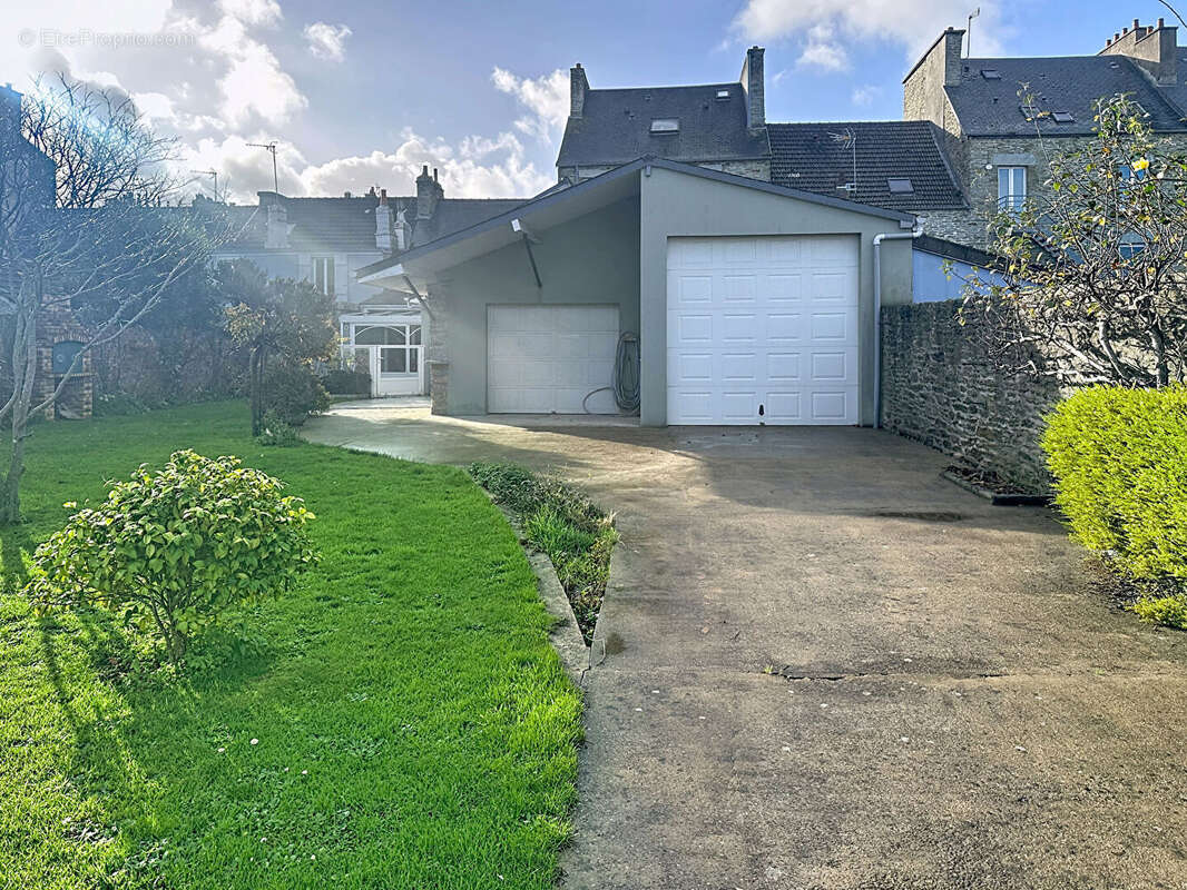 Maison à EQUEURDREVILLE-HAINNEVILLE