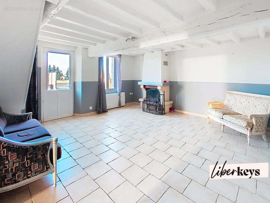 Maison à LONGUE-JUMELLES
