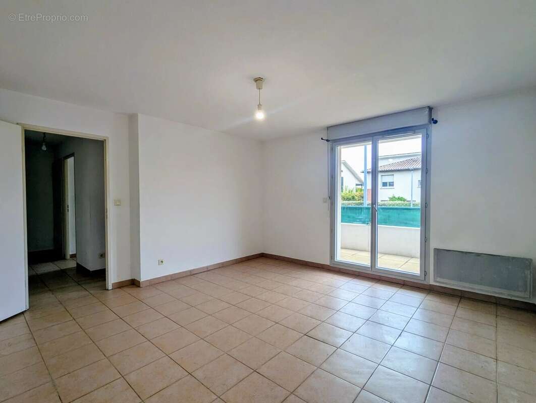 A vendre - appartement t2 + pk sous-sol - croix benite - photo 2