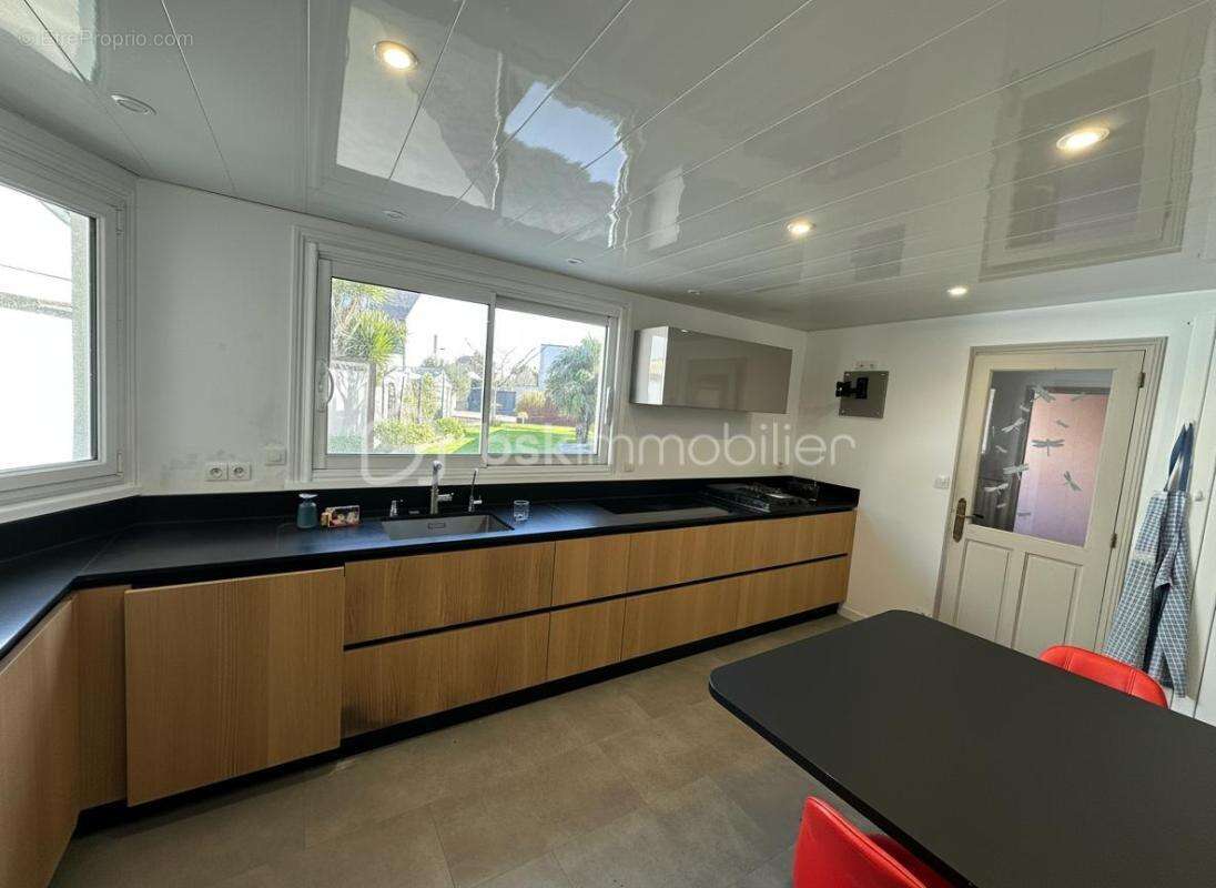 Maison de Ville Familiale avec Atelier Indépendant, Jardin et Espace Bien-être - photo 4