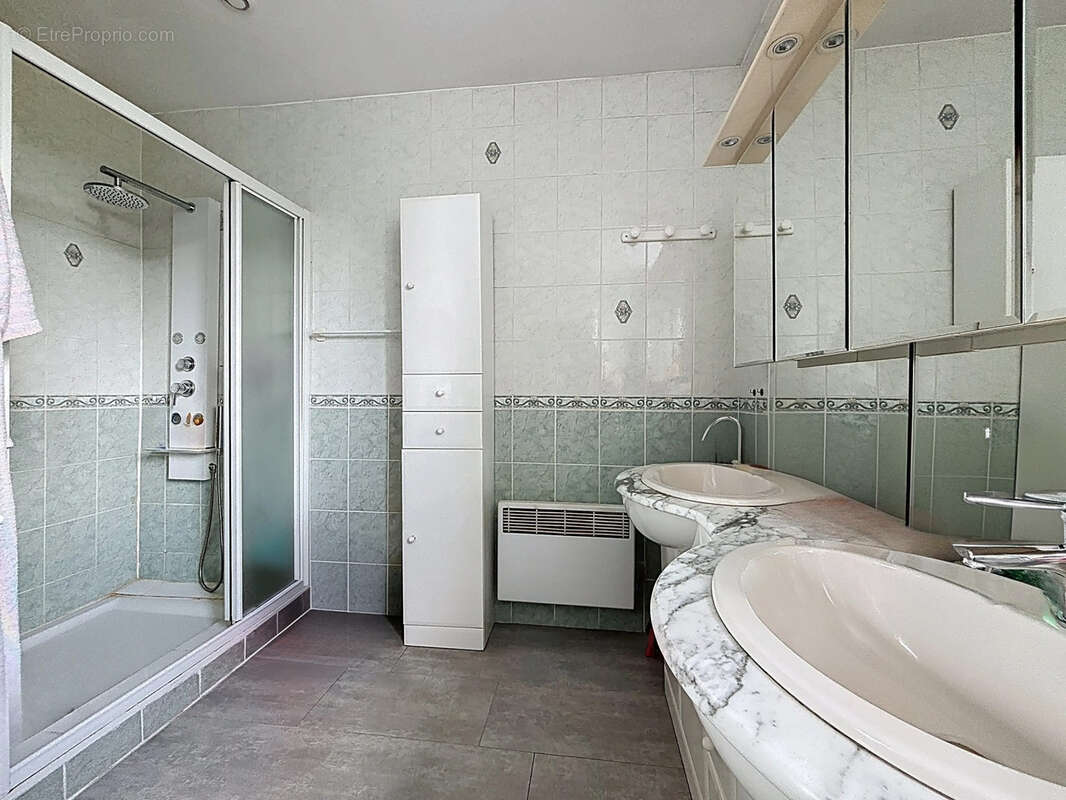 Maison à CONDE-SUR-VIRE