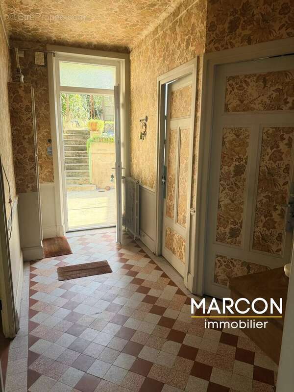 Maison de ville - Guéret, proche des commerces - photo 11