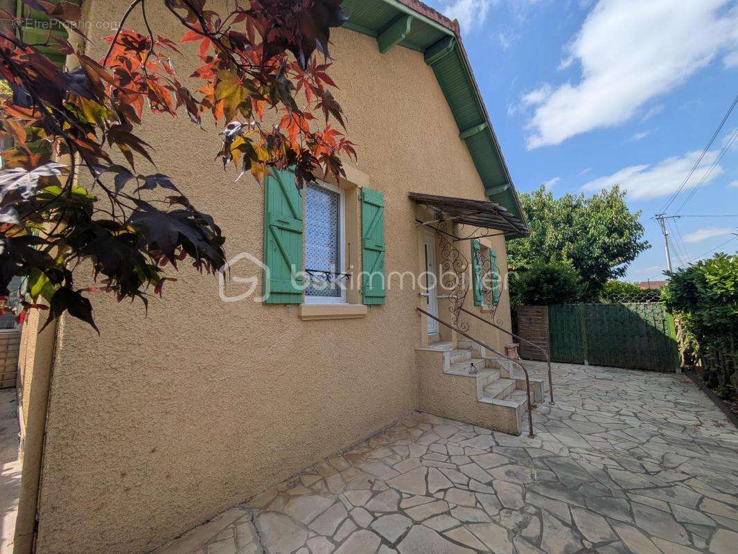 Maison familiale – 124 m² habitables + sous-sol complet aménagé – Basse-Ville d’Auch - photo 3