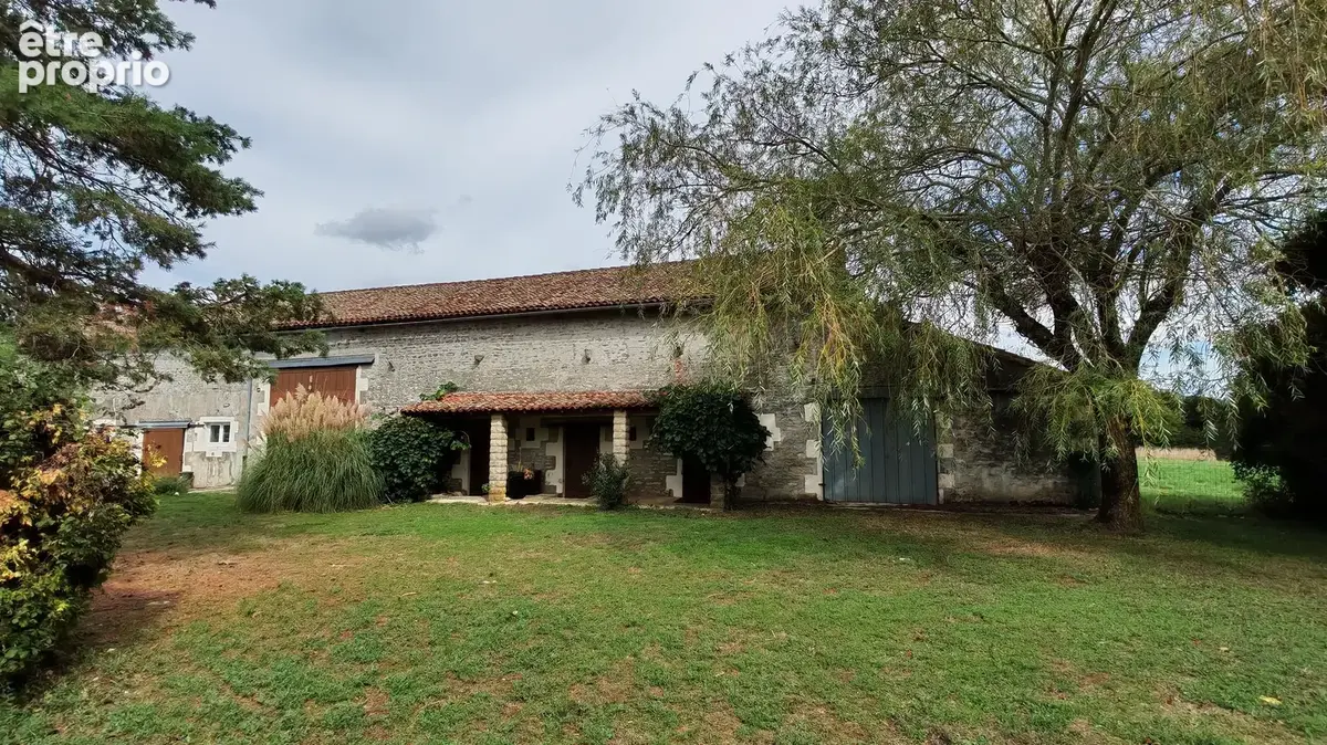 Propriété de caractère exceptionnelle avec gîte, vaste grange et nombreux bâtiments – proche de Civray - photo 19