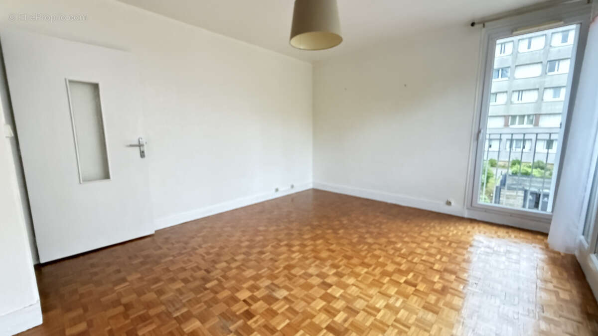 Appartement à SAINT-CYR-L'ECOLE