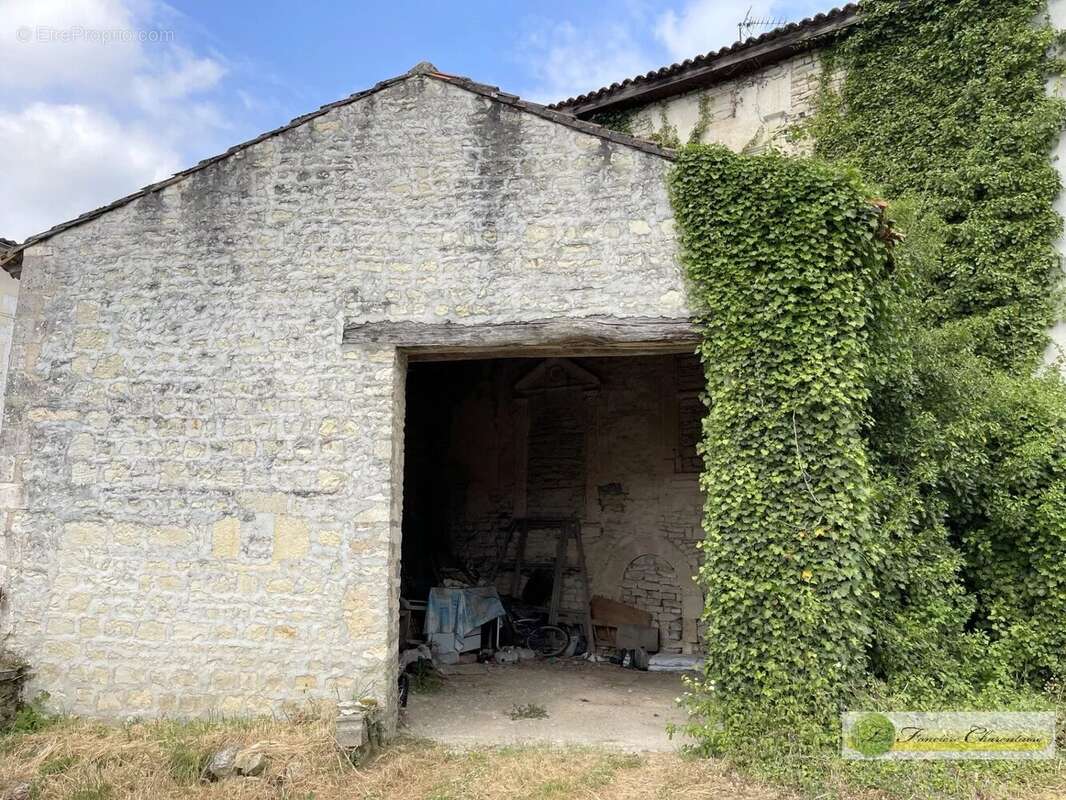 Maison à MARCILLAC-LANVILLE