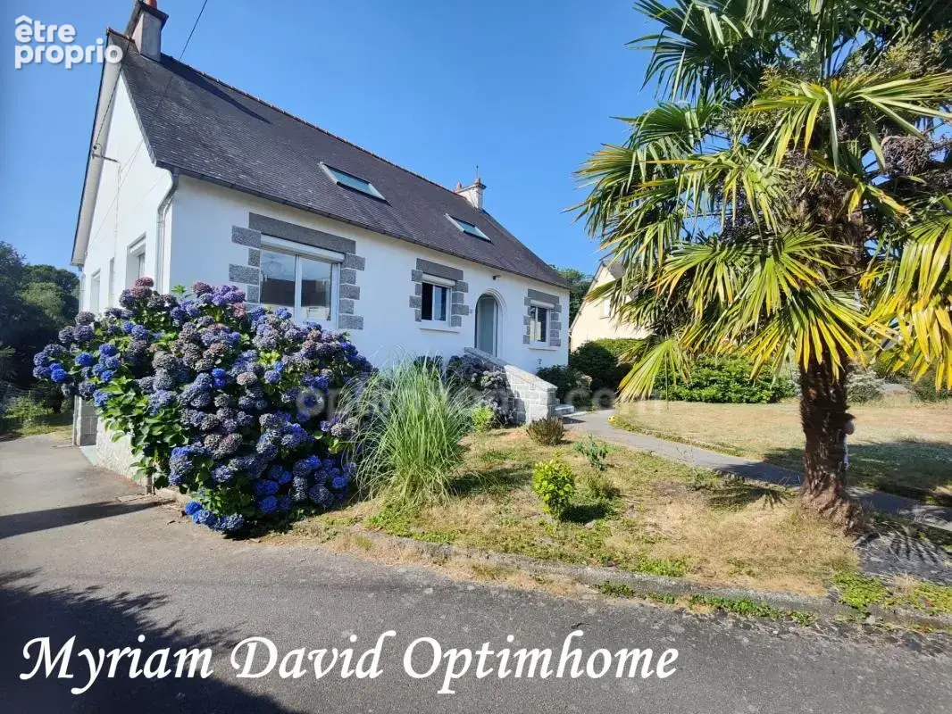 Maison familiale 171 m² – DPE C – 5 chambres – Terrain paysagé de 2 400 m² – Rostrenen - photo 2