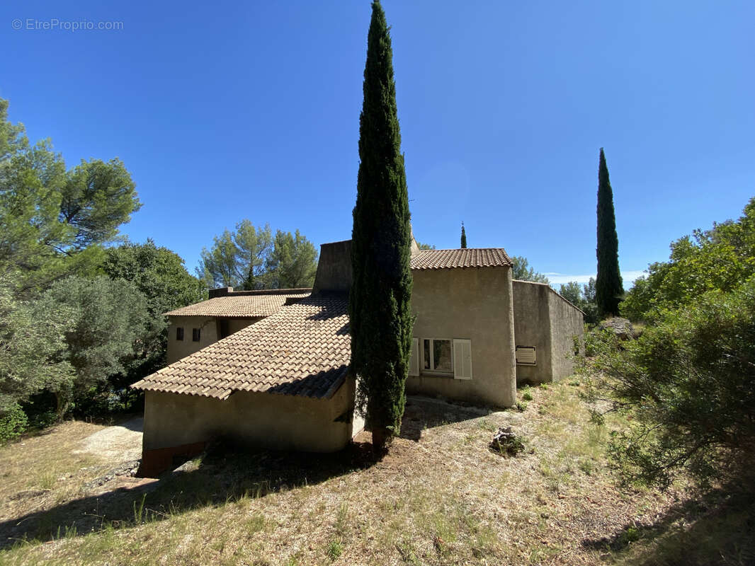 Maison à LE REVEST-LES-EAUX