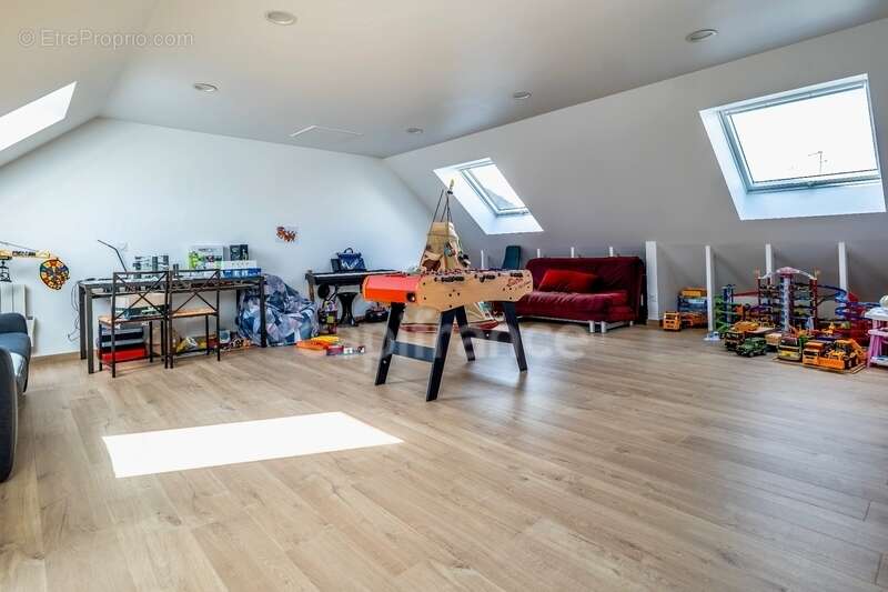Maison à vendre P8 FONTENAY SOUS BOIS (94) au cœur des Rigollots, en limite de VINCENNES, 215 m² avec jardin arboré, terrasse et - photo 24