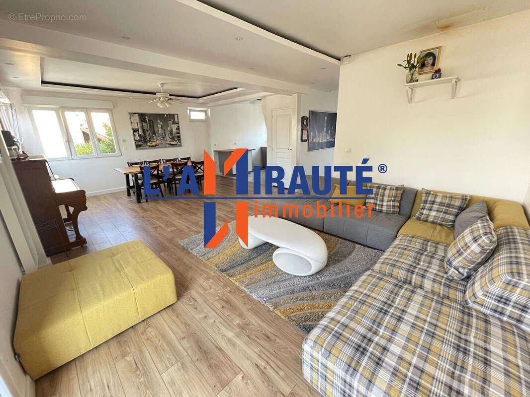 Maison à SARTROUVILLE