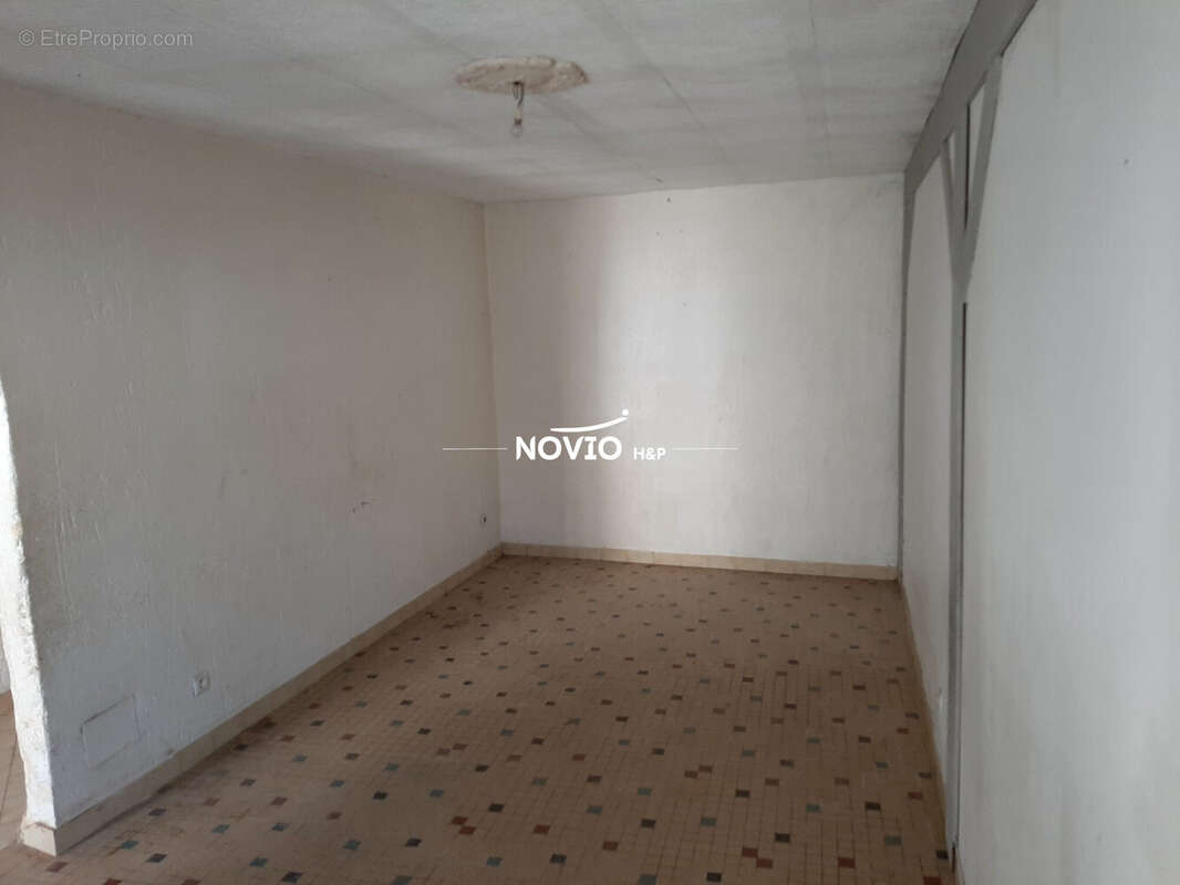 Appartement 209 m² à Scorbe-Clairvaux  - photo 4