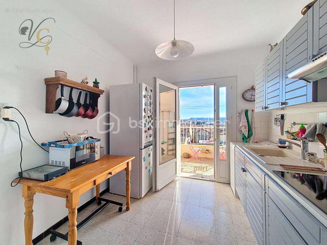 Appartement lumineux au dernier étage avec terrasse et parking sécurisé - photo 7