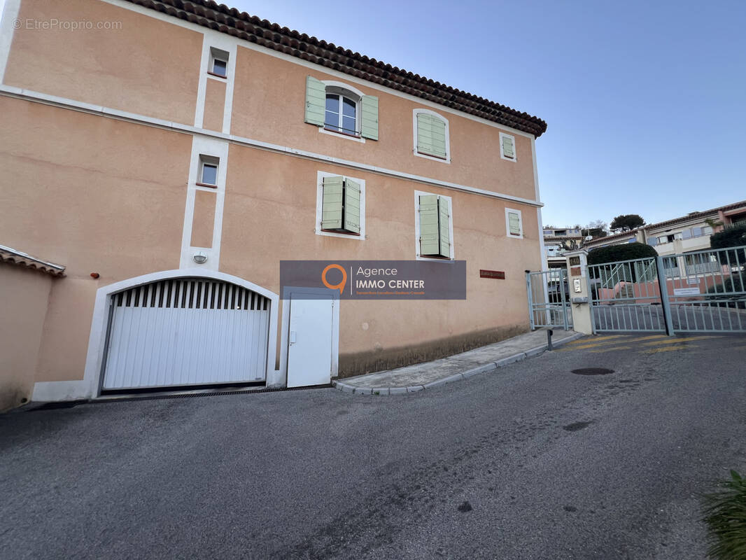 Parking à CUERS