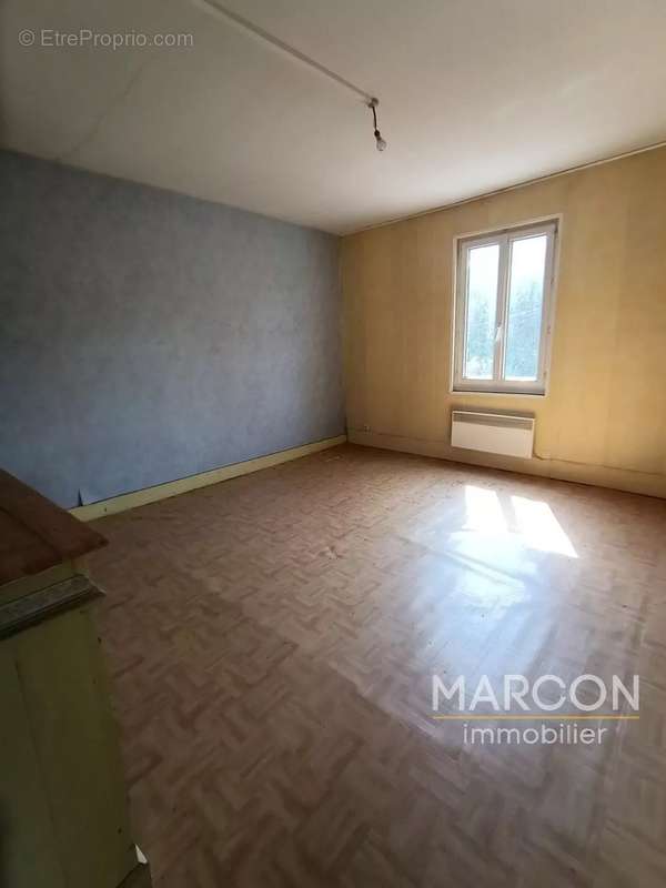 Maison à SAINT-MEDARD-LA-ROCHETTE