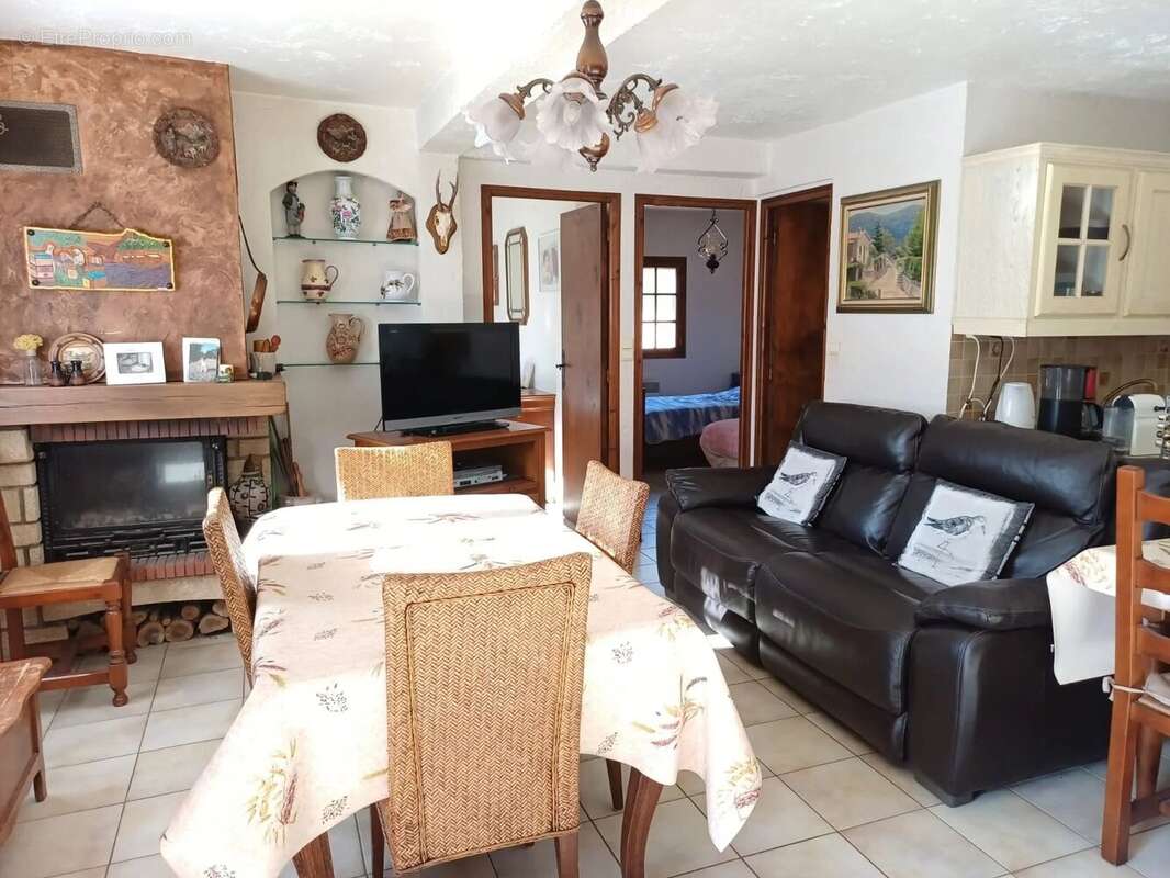 Maison à L&#039;ESCARENE