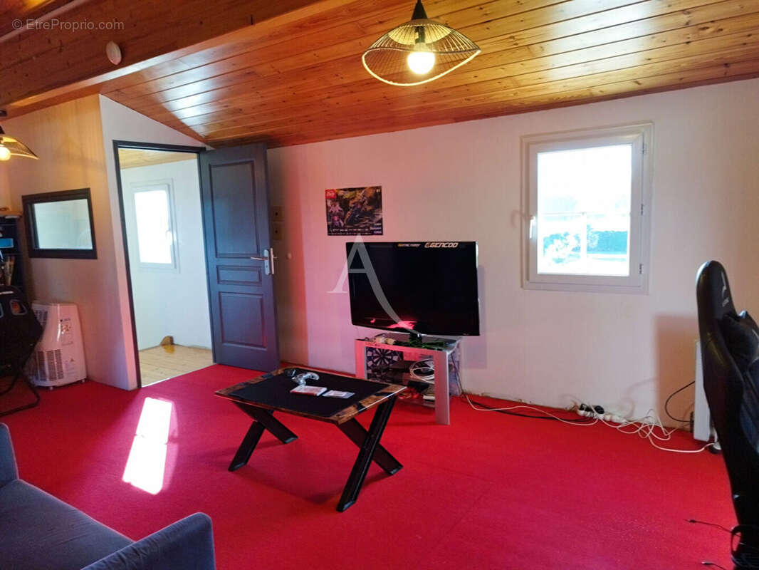 Maison à CHAMPAGNOLLES