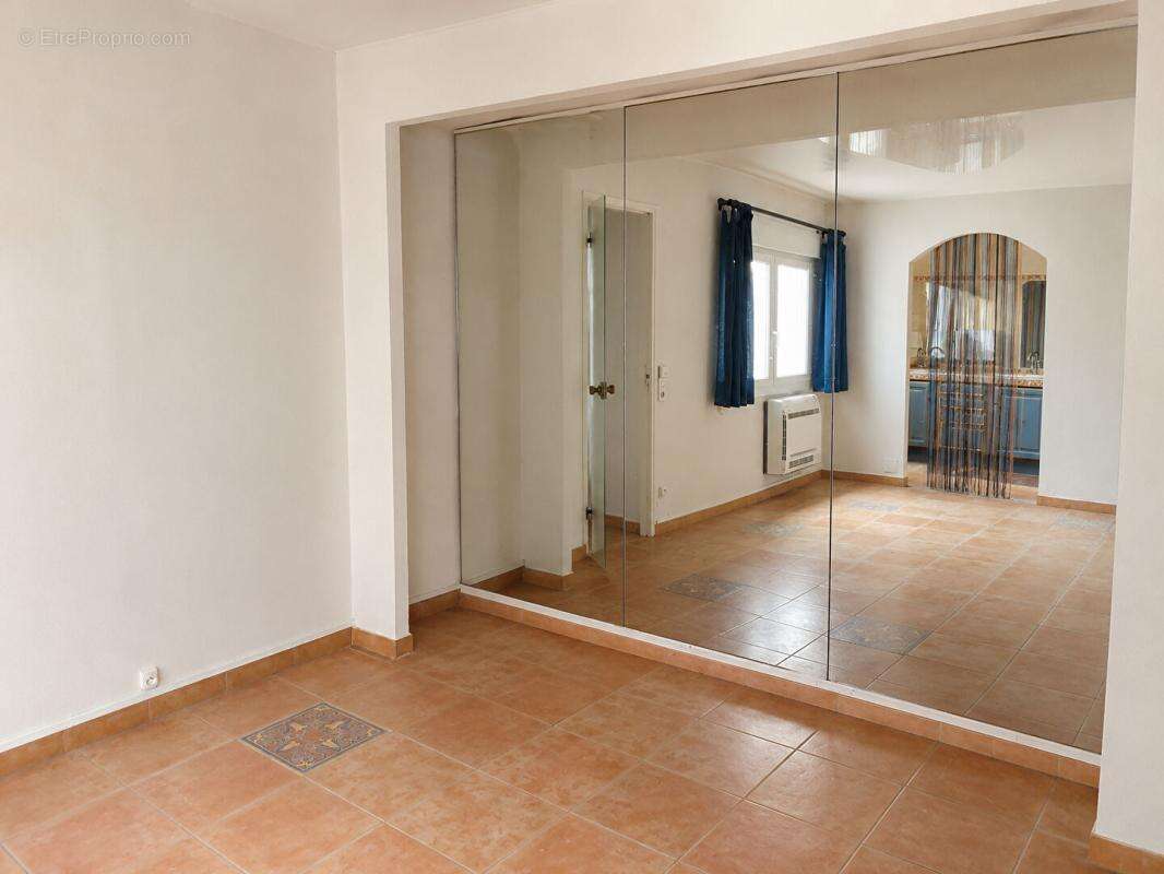 Maison de village, comprenant 1 appartement et 1 studio - photo 8