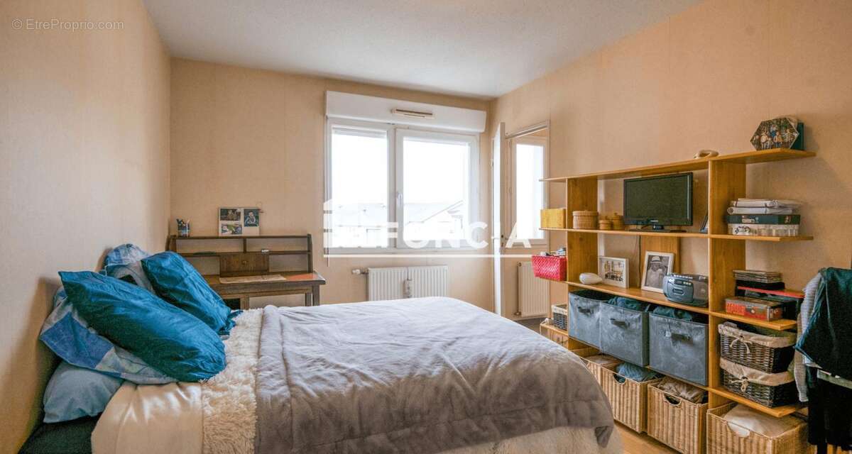 Appartement à ONET-LE-CHATEAU