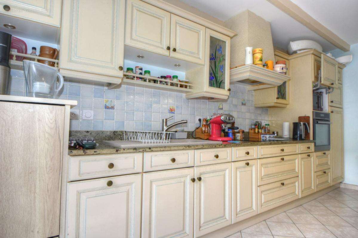 Maison à LA ROCHE-DERRIEN